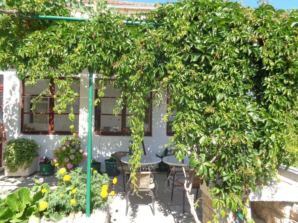 Apartments Skrivaneli Jelsa  Ngoại thất bức ảnh